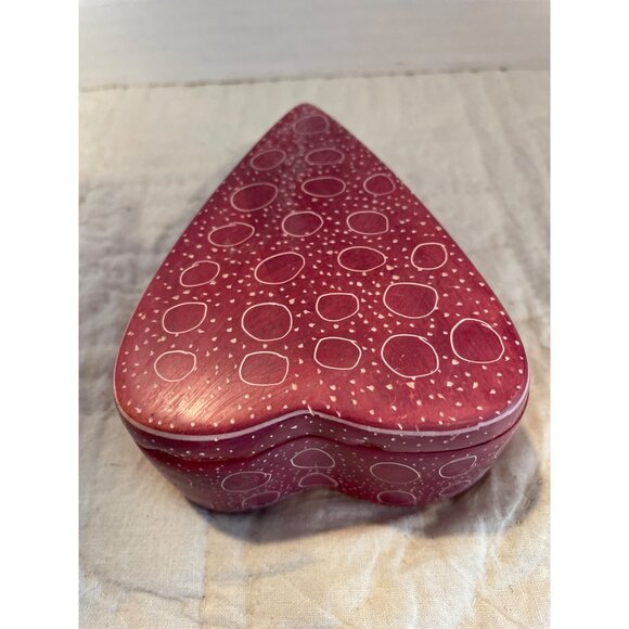 Handcrafted Heart-Shaped Stone Trinket Box With Red & White Polka Dot Design Ken - Picture 4 of 12